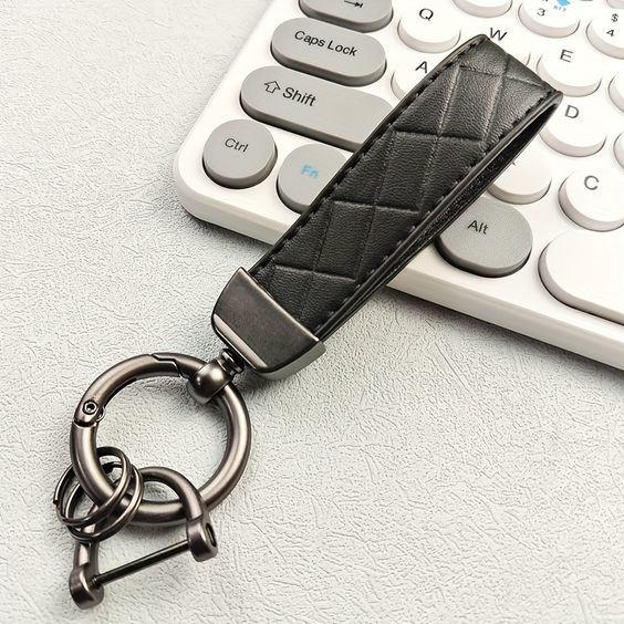 TPU Leather Universal Key Ring Clip for Car & Bike Key-Chain Clip